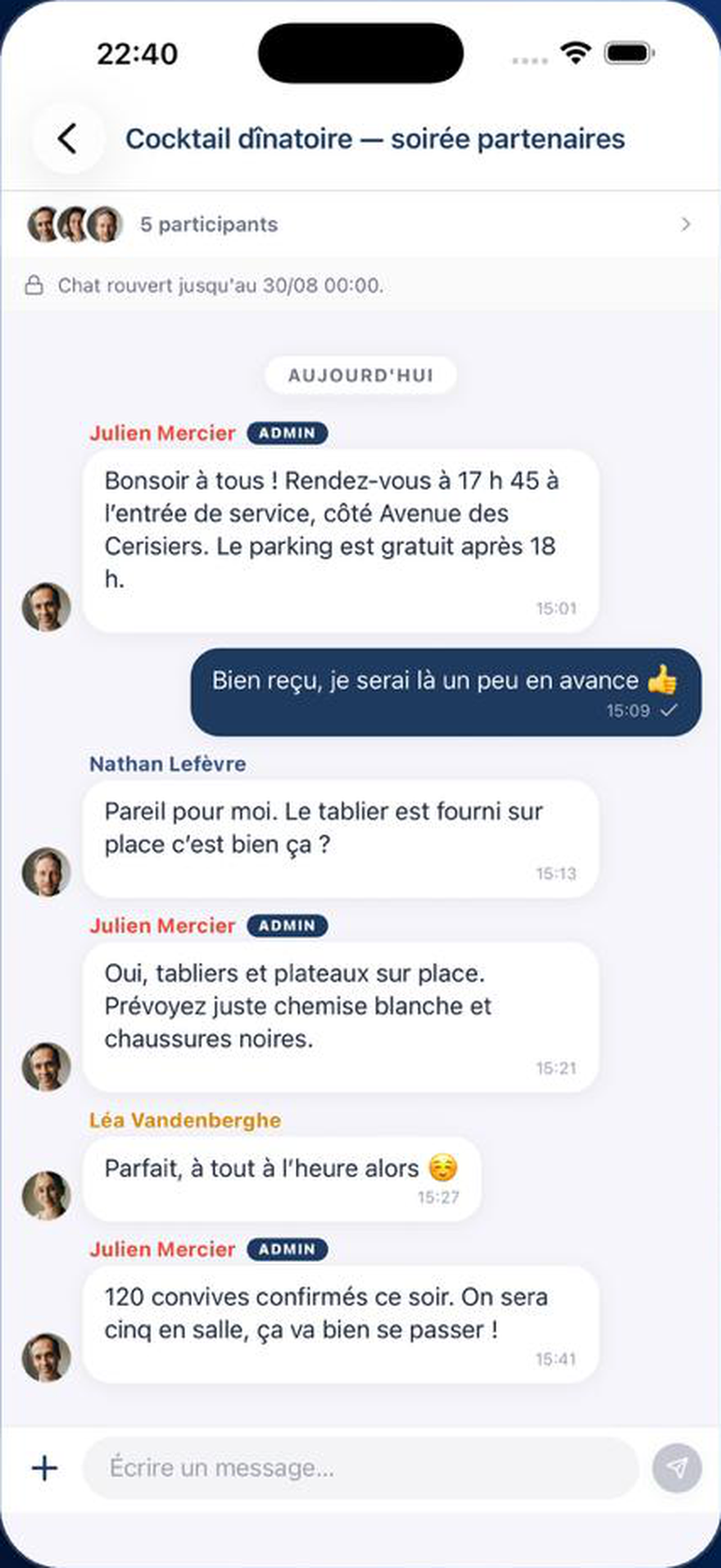 Écran du chat d'une mission : l'admin et l'équipe échangent avant le service.